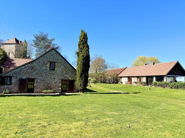 Propriété avec piscine et jardin