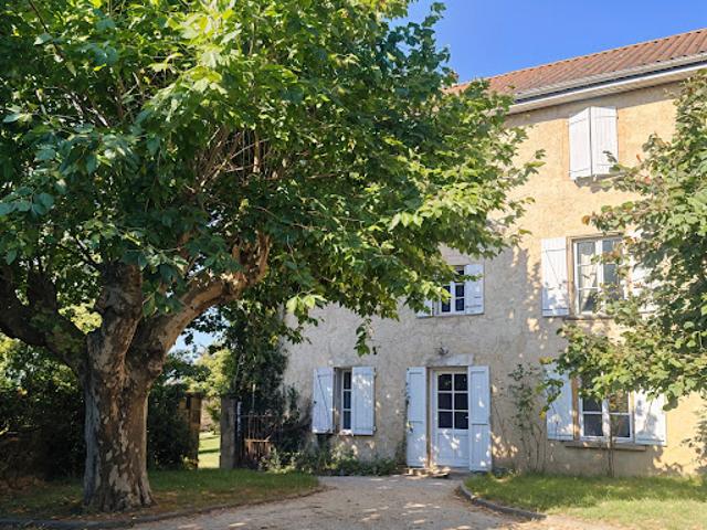 Propriété avec piscine et jardin