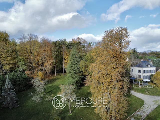 Propriété avec piscine et jardin