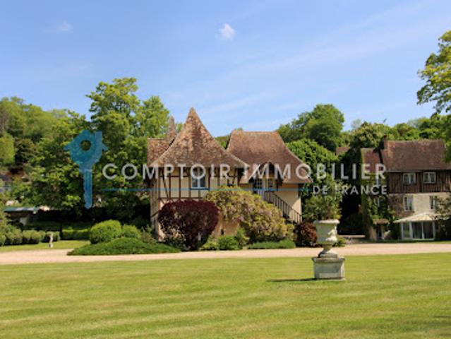 Propriété avec piscine et jardin