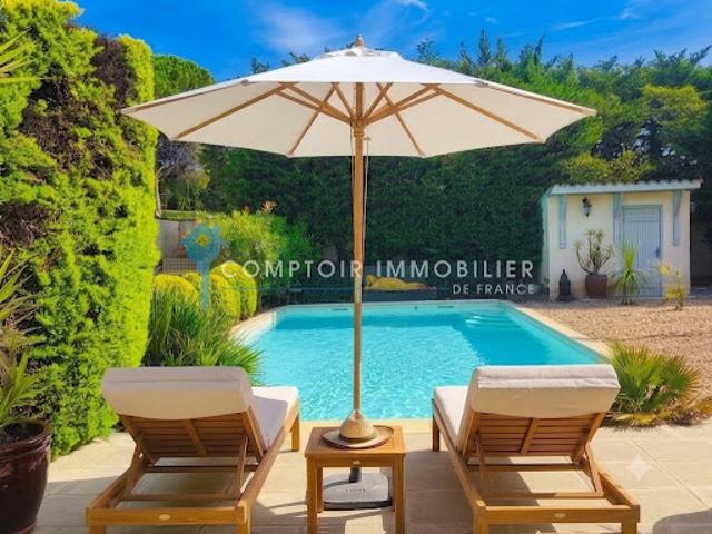 Propriété avec piscine et jardin