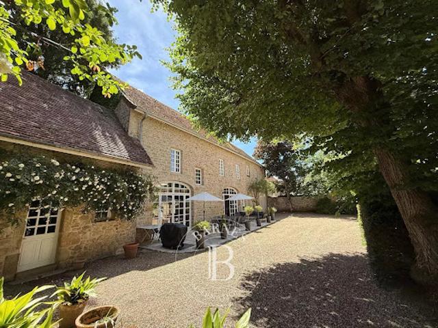 Propriété avec piscine et jardin