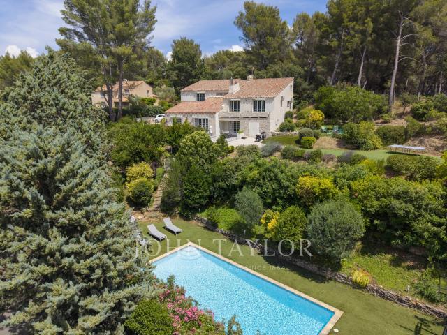 Propriété avec piscine et vue Garlaban aux portes d’Éoures
