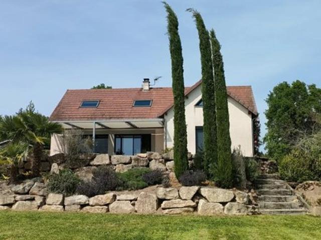 Propriété avec piscine et vue panoramique, produit rare!