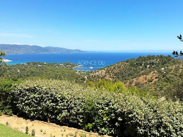 Propriété avec piscine en bord de mer
