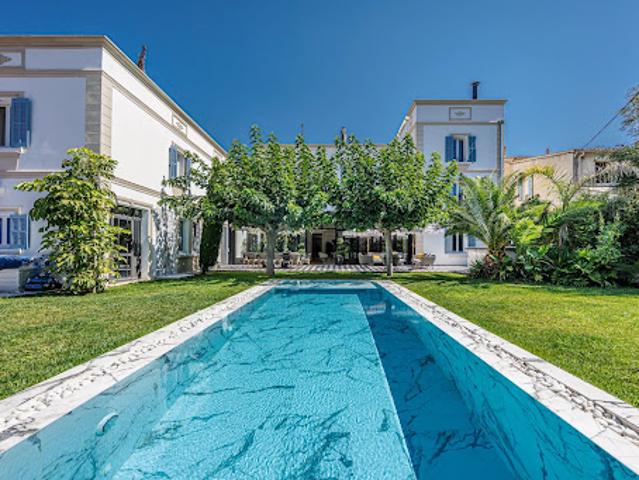 Propriété avec piscine en bord de mer