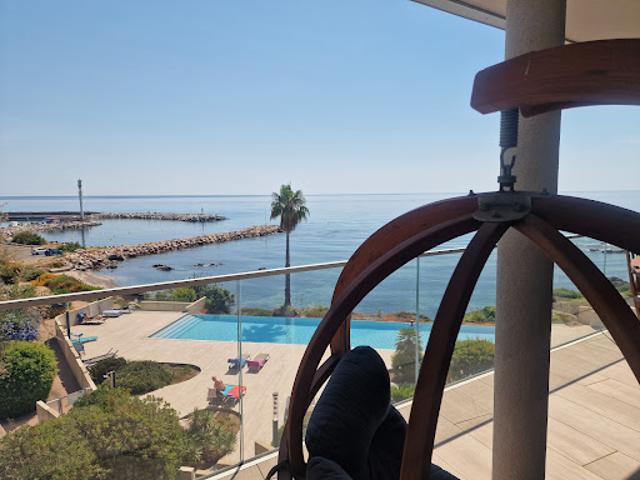 Propriété avec piscine en bord de mer