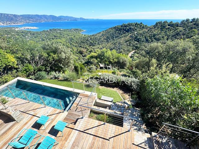 Propriété avec piscine en bord de mer