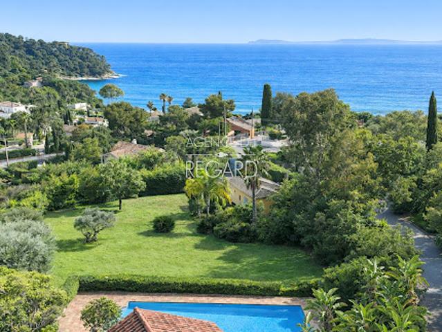 Propriété avec piscine en bord de mer