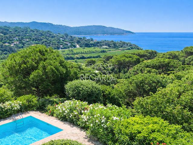 Propriété avec piscine en bord de mer