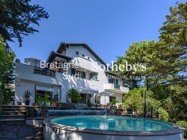 Propriété avec piscine en bord de mer