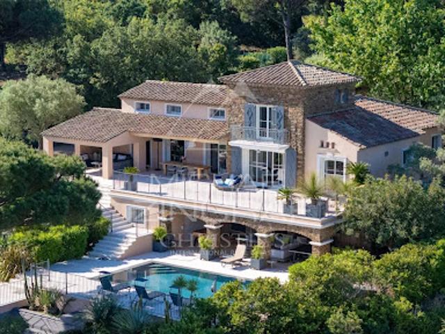 Propriété avec piscine en bord de mer
