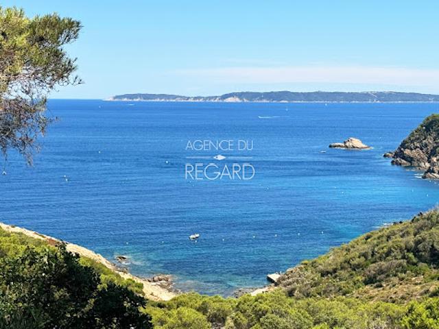 Propriété avec piscine en bord de mer