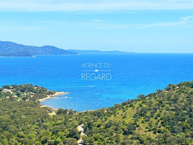 Propriété avec piscine en bord de mer