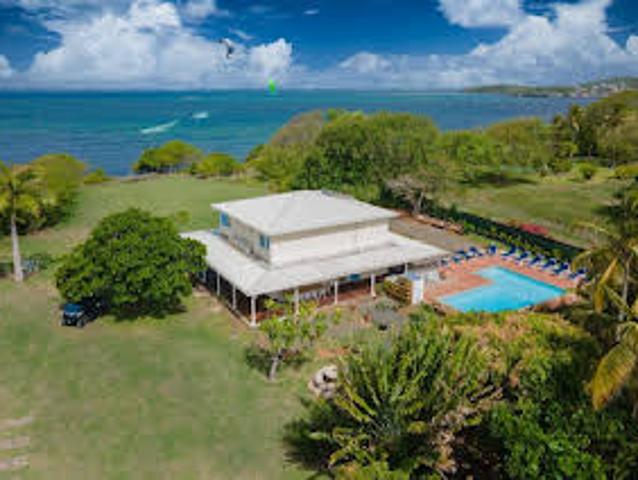 Propriété avec piscine en bord de mer