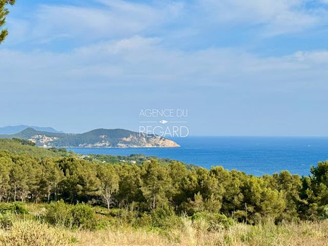 Propriété avec piscine en bord de mer