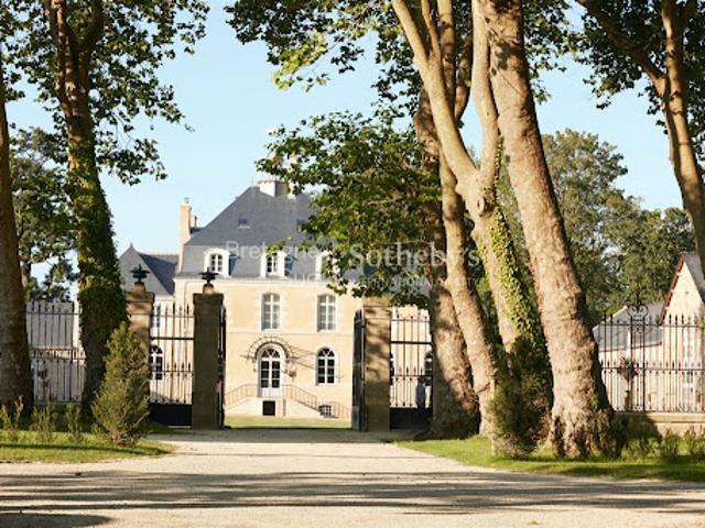Propriété avec piscine en bord de mer