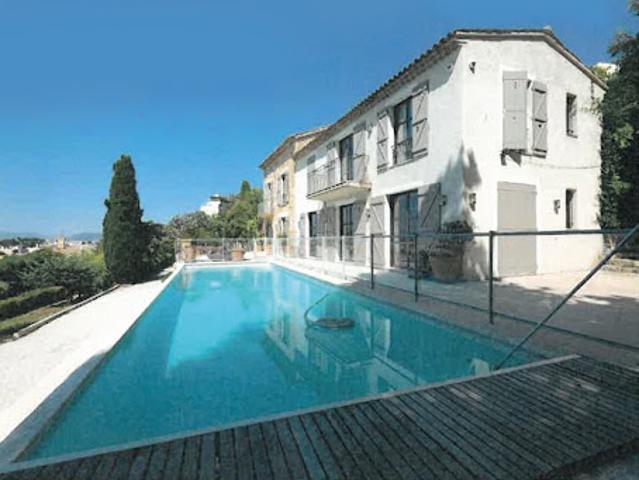 Propriété avec piscine en bord de mer