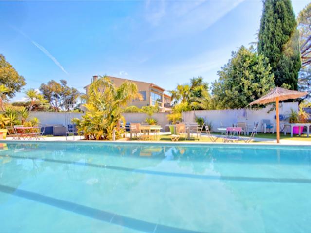 Propriété avec piscine en bord de mer