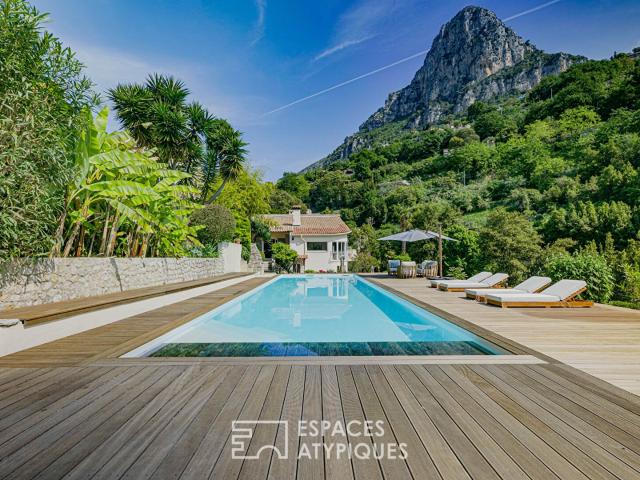 Propriété avec piscine en pleine nature 340m² Vence