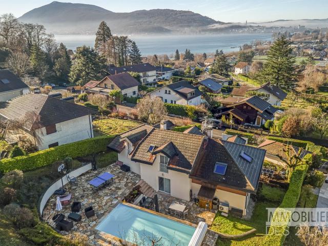 Propriété avec Piscine proche Lac d'Annecy 200m² Annecy le Vieux