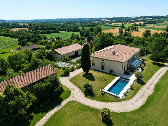 PROPRIETE avec piscine sur un 1,1 ha clôturé