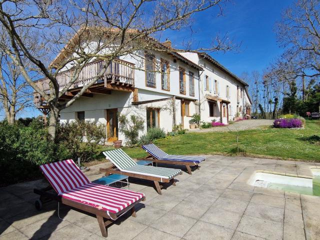 Propriété avec piscine sur environ 1,5 Ha de terrain 392m² Bonnac