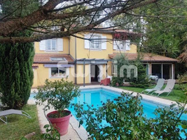 Propriété avec piscine