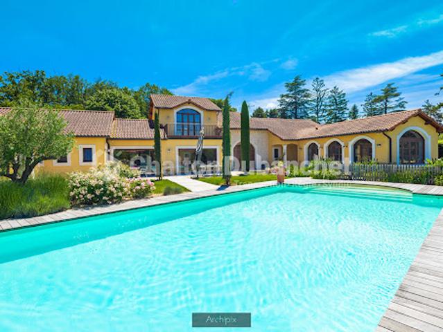 Villa avec piscine et terrasse
