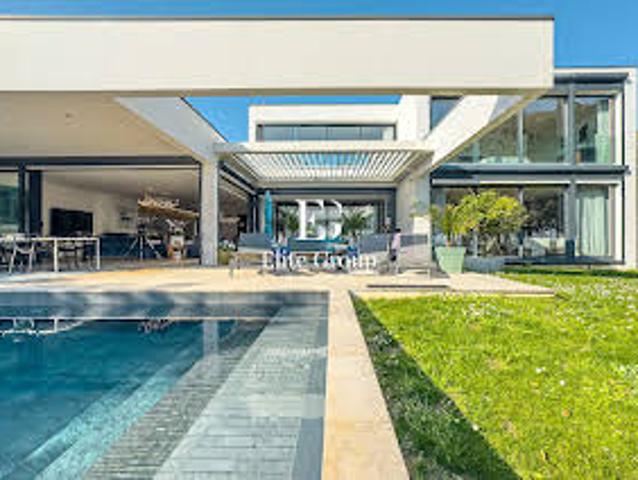 Propriété avec piscine en bord de mer