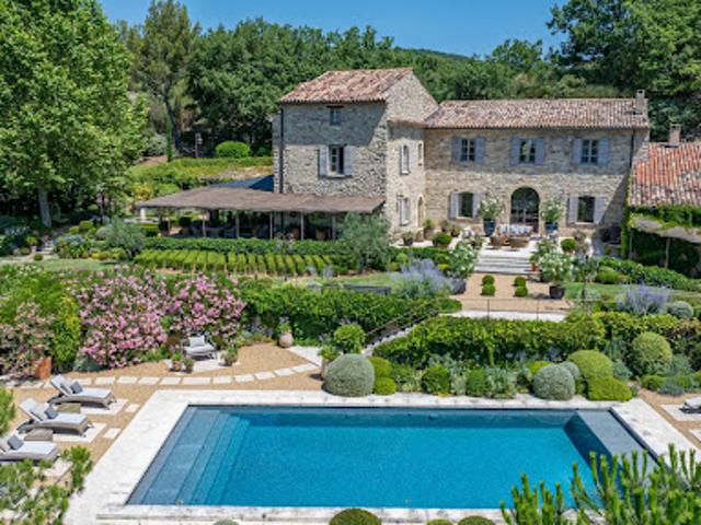 Propriété avec piscine
