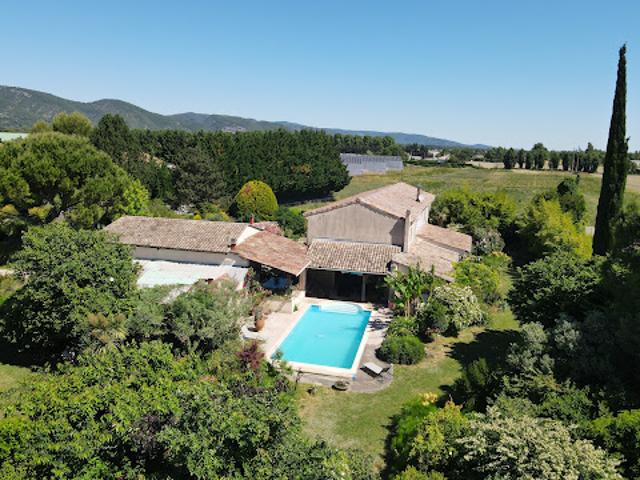 Propriété avec piscine
