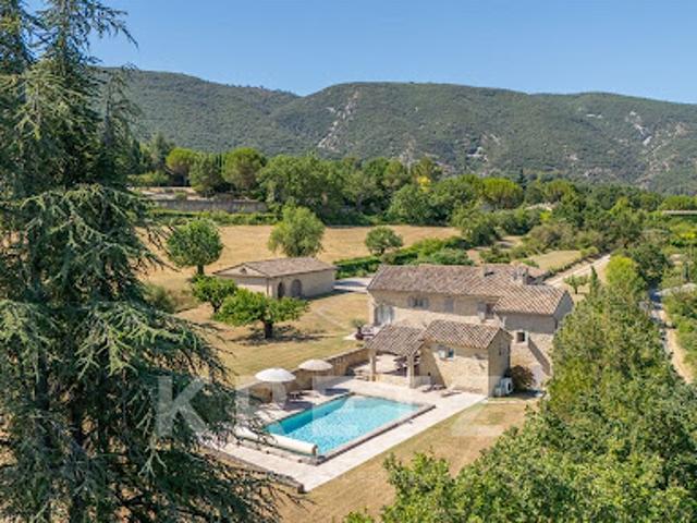 Propriété avec piscine