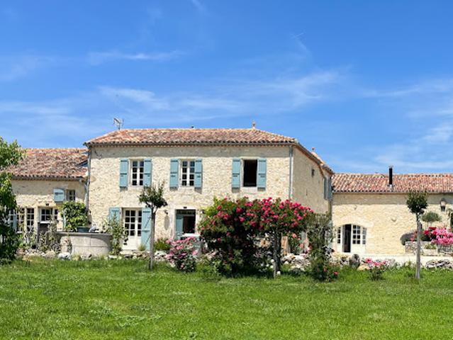 Propriété avec piscine et jardin
