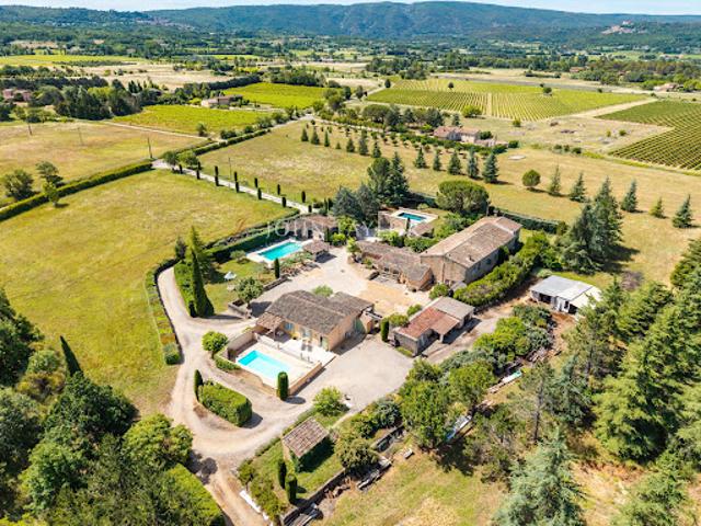 Propriété avec piscine