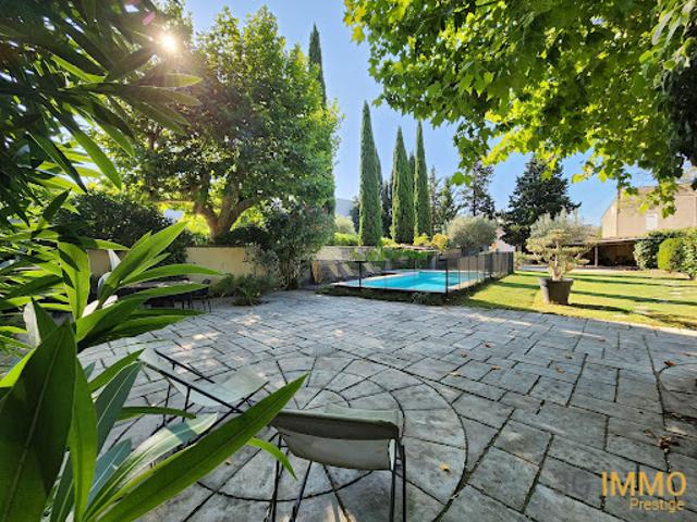 Propriété avec piscine