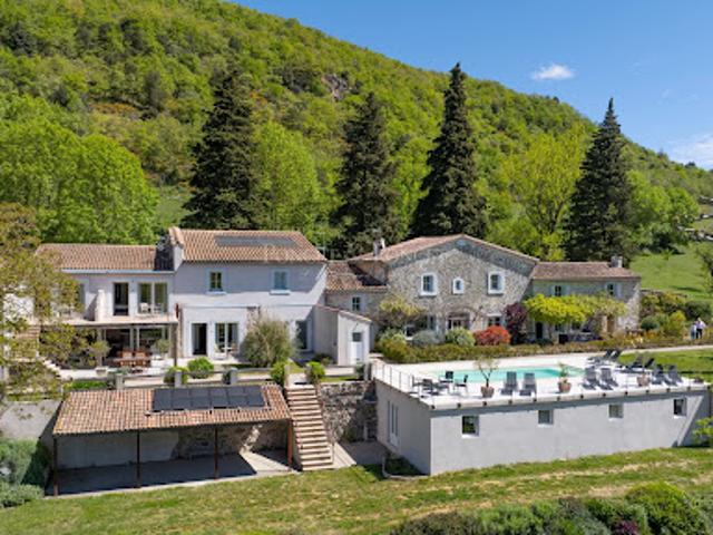 Propriété avec piscine