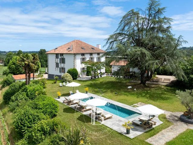 Propriété avec piscine