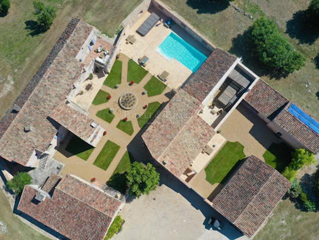 Propriété avec piscine