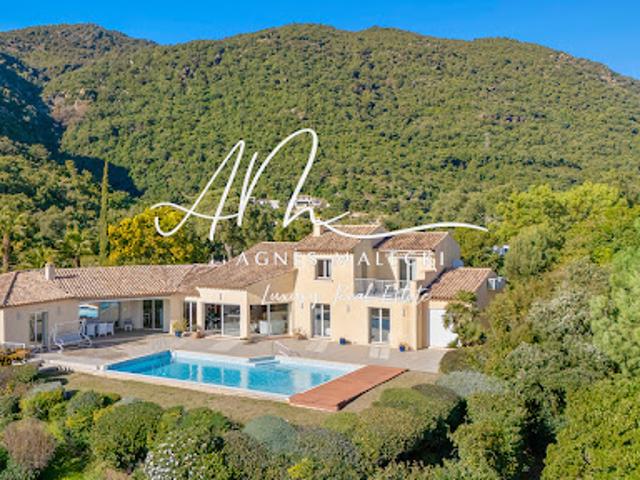 Propriété avec piscine