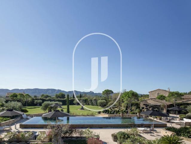 Propriété avec piscine
