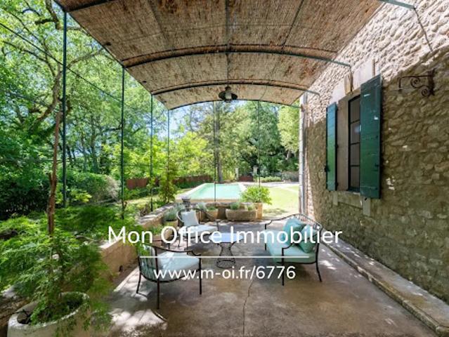Propriété avec piscine