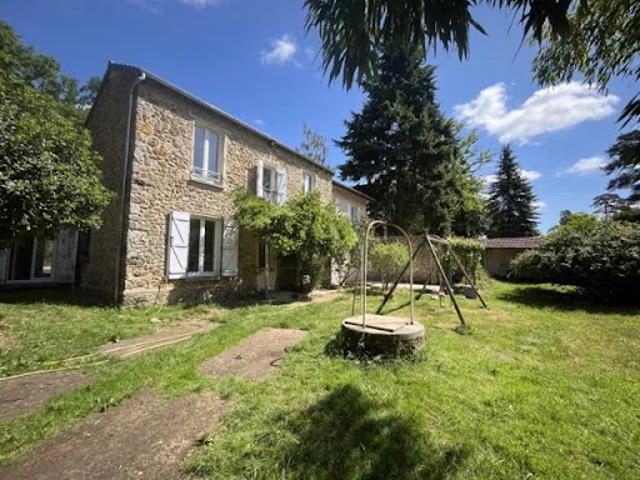 Propriété avec piscine et jardin