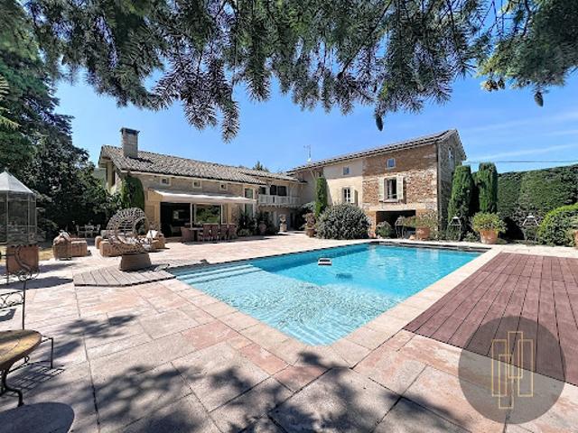 Propriété avec piscine