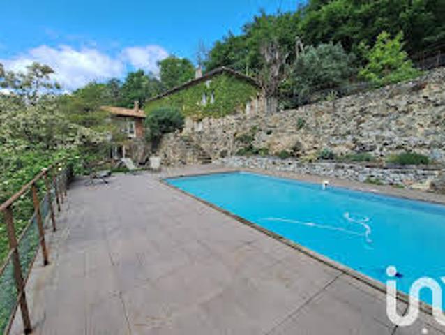 Propriété avec piscine
