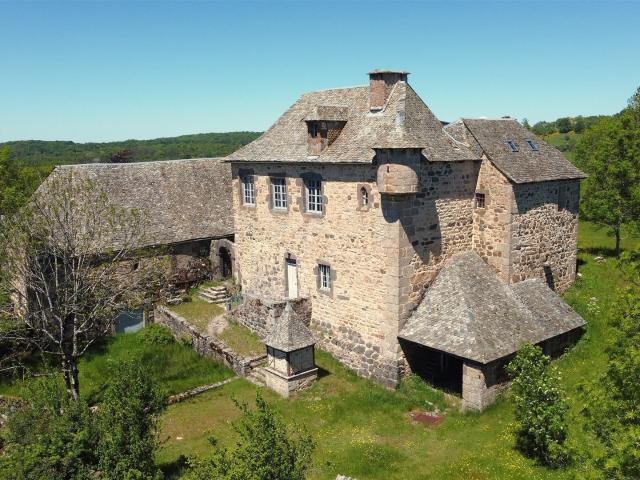 Propriété Aveyronnaise XIVe 400m² Huparlac