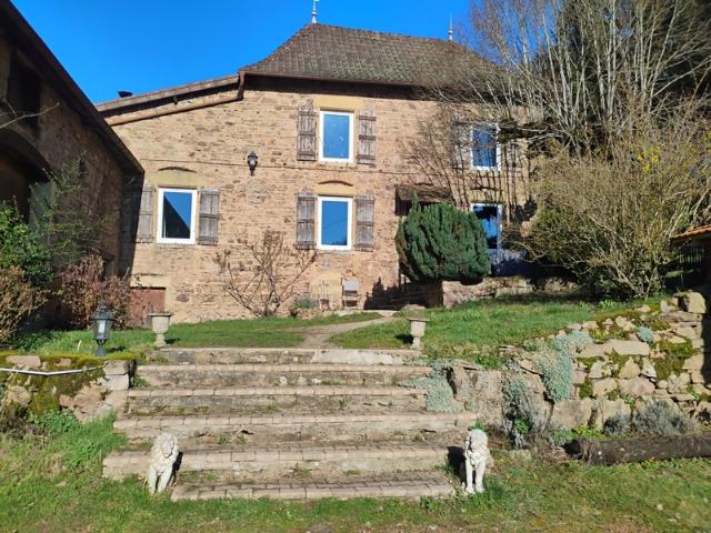 Belle Maison de maître bourguignonne à vendre 7 pièces SAINT IGNY DE VERS 69