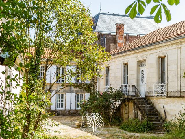Propriété Bourgeoise et Authentique proche de La Rochelle