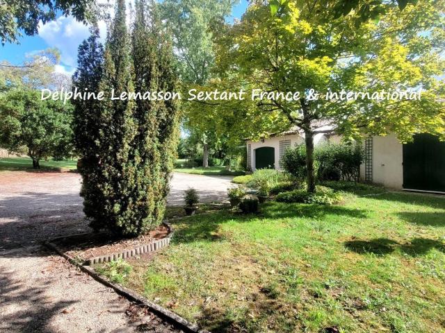 Propriete bucolique sur 3 hectares avec etang, piscine et dépend