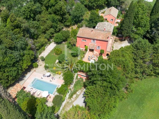 Propriété d’Exception à Biot: Deux Villas Idéales pour Cham. 420m² Biot
